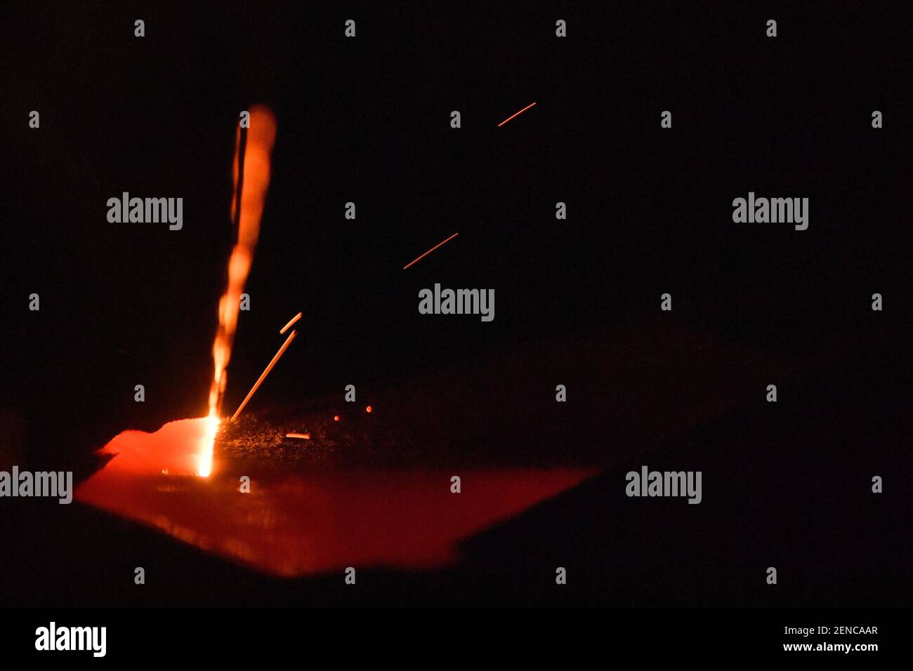 (210226) -- TIANJIN, 26. Februar 2021 (Xinhua) -- EIN Metall-3D-Drucker arbeitet am Forschungszentrum für Additive Fertigungstechnik und Engineering der Tsinghua Universität Tianjin Forschungsinstitut für fortschrittliche Ausrüstung, im nordchinesischen Tianjin, 24. Februar 2021. Das Tianjin Forschungsinstitut für fortschrittliche Ausrüstung der Tsinghua Universität wurde im Oktober 2014 gegründet. Es vereint die Vorteile von Wissenschaft, Technologie, Humanressourcen der Tsinghua Universität und die industrielle und regionale Stärke von Tianjin und dient als umfassende Plattform für Technologietransformation und industrielle Incuba Stockfoto