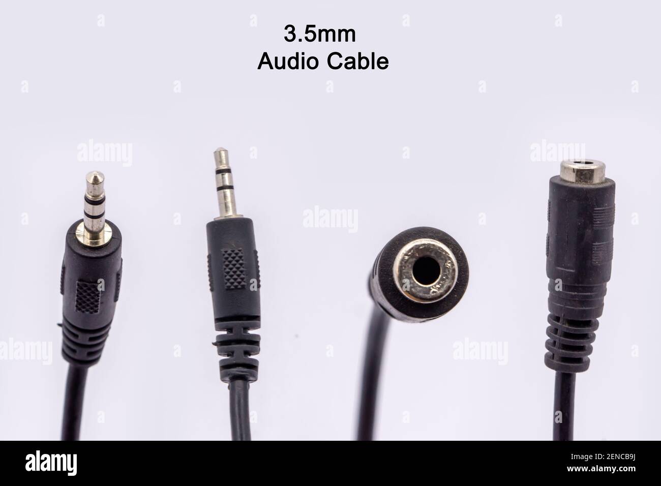 3,5mm Audio Kabelstecker und -Buchse. 3,5mm Audio-Anschluss für Audio, isoliert auf weißem Hintergrund. Stockfoto