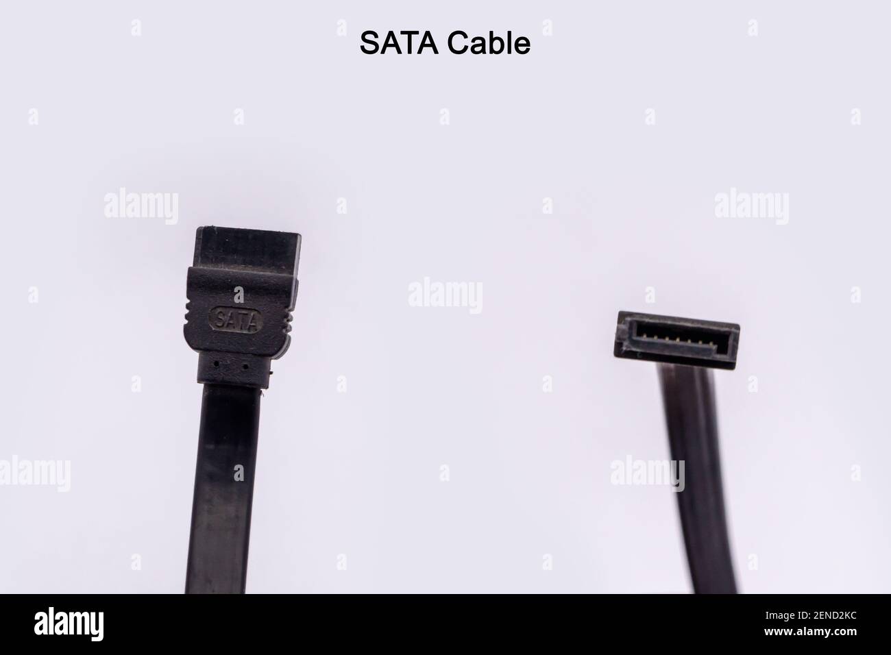 SATA-Kabel aus verschiedenen Winkeln isoliert vor weißem Hintergrund. Stockfoto