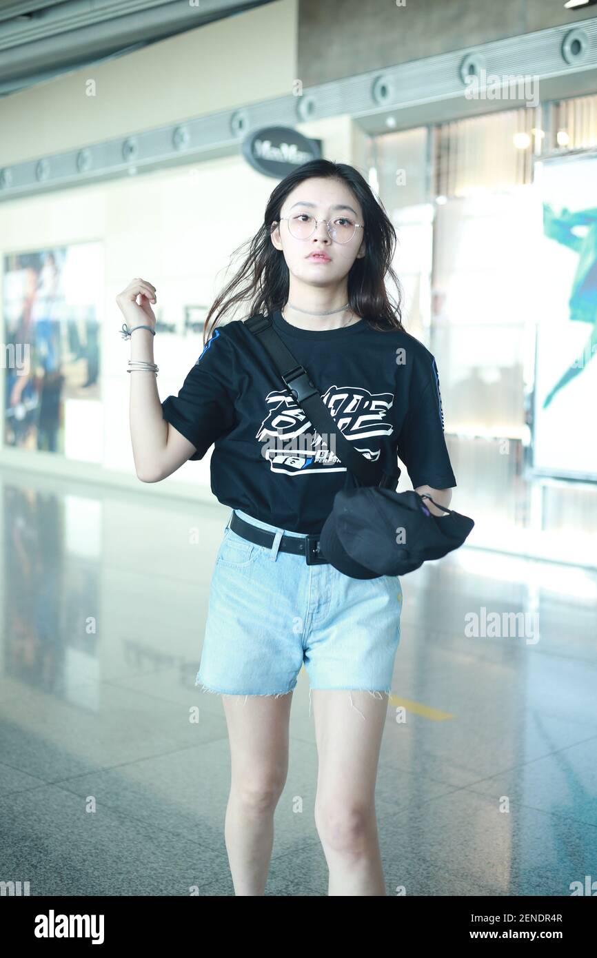 Die chinesische Schauspielerin Jelly Lin oder Jelly Lin kommt vor dem Abflug in Peking, China, am 1. August 2019 am internationalen Flughafen der Hauptstadt Peking an. (Foto von Yun na - Imaginechina/Sipa USA) Stockfoto