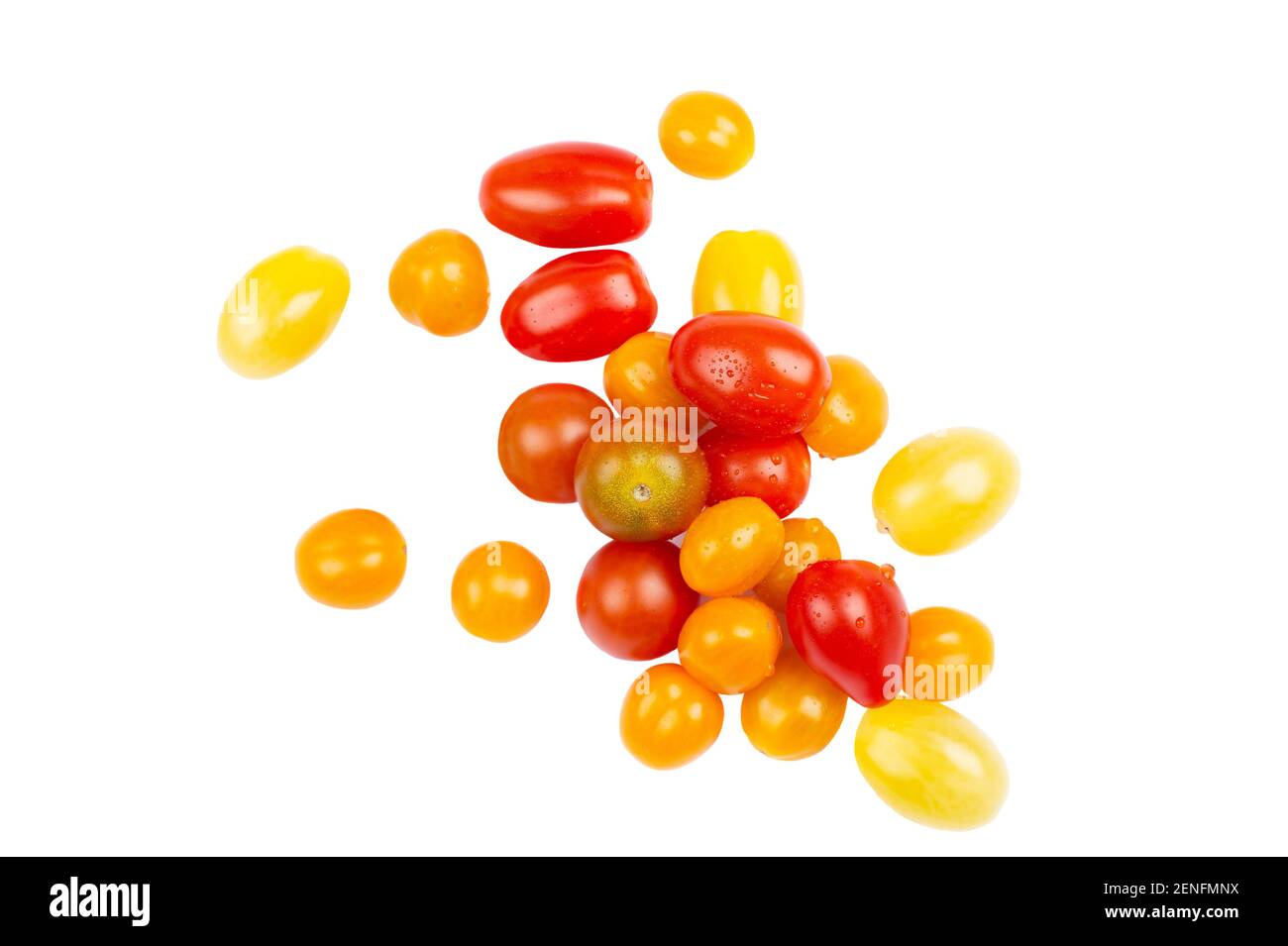 Frische rohe Bio-Wildtomaten Sorten isoliert auf weißem Hintergrund Nahaufnahme. Stockfoto
