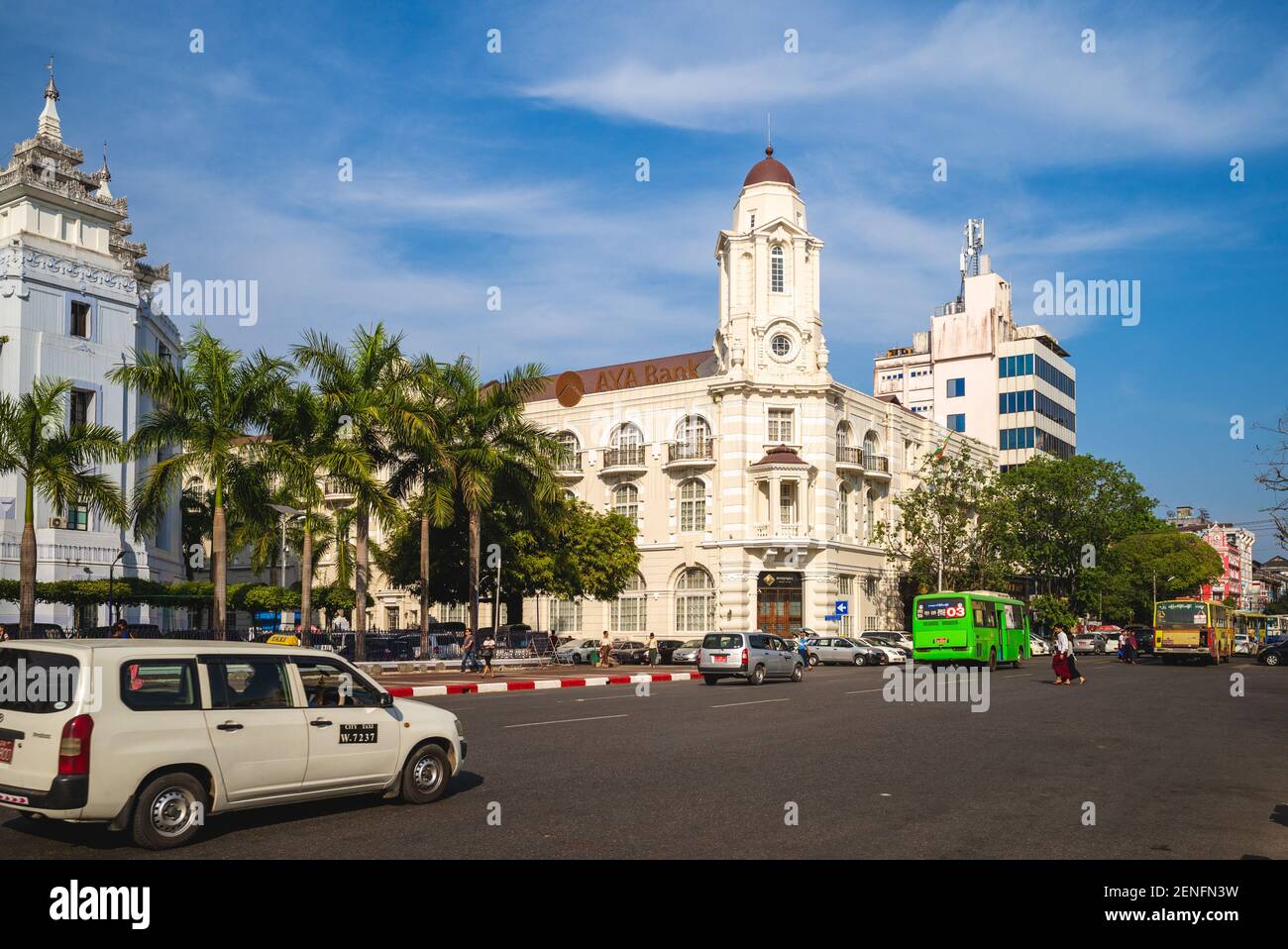 8. Februar 2016: Sitz der Ayeyarwady Bank in Yangon, Burma Myanmar, im ehemaligen Rowe and Co Gebäude, das 1910 erbaut wurde und onc Stockfoto