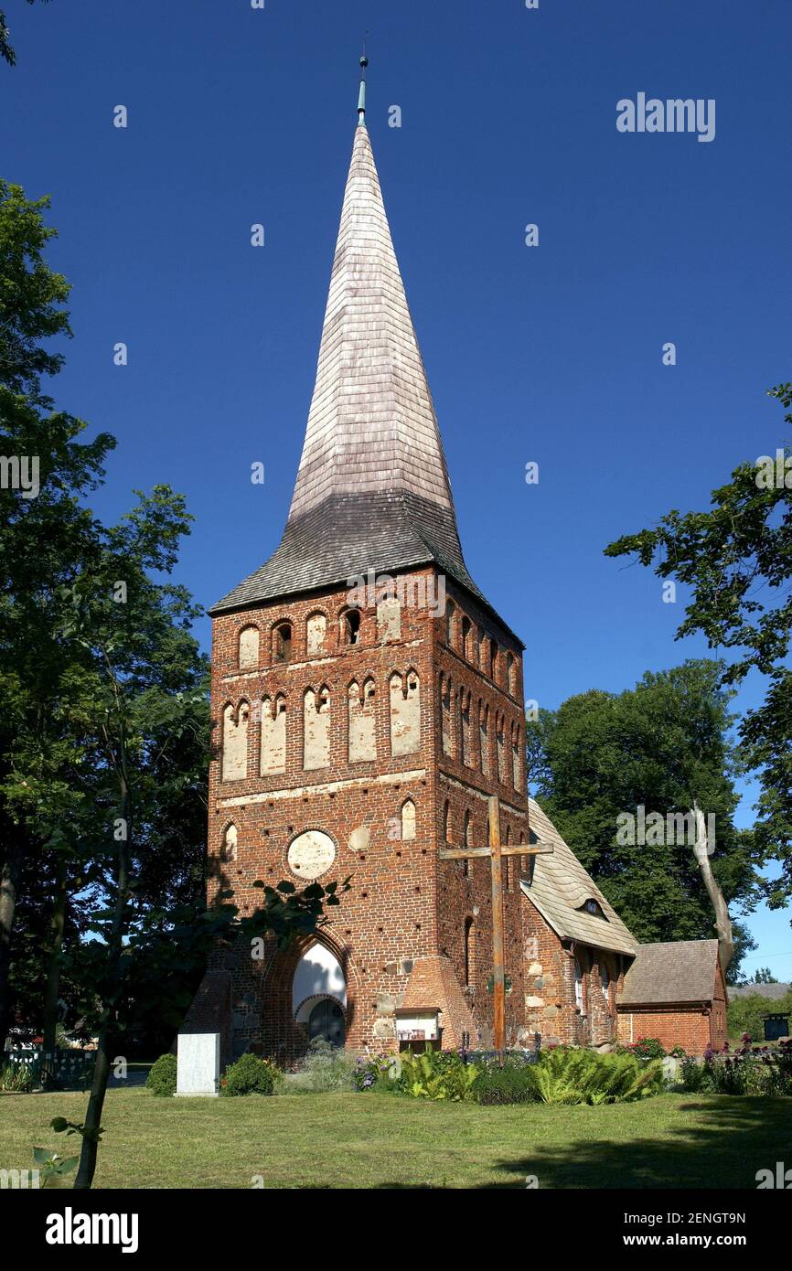 Polen, Iwiecino, Kirche, woiwodschaft Westpommern. Stockfoto