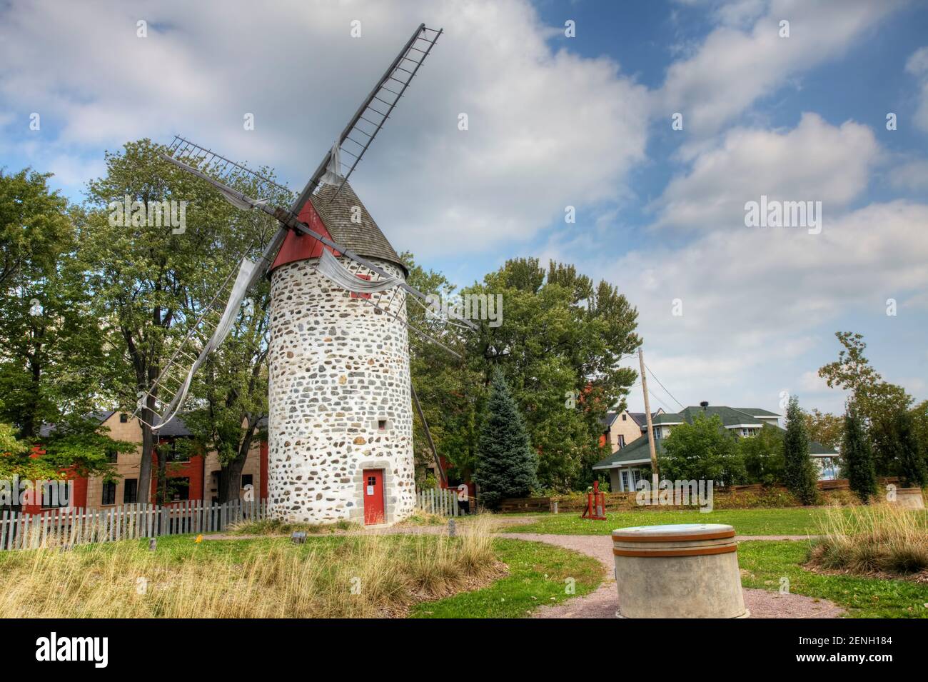 Das Moulin de Pointe-aux-Trembles, eine steinerne Windmühle aus Quebec, Kanada. Erbaut 1719 nach französischem Design Stockfoto