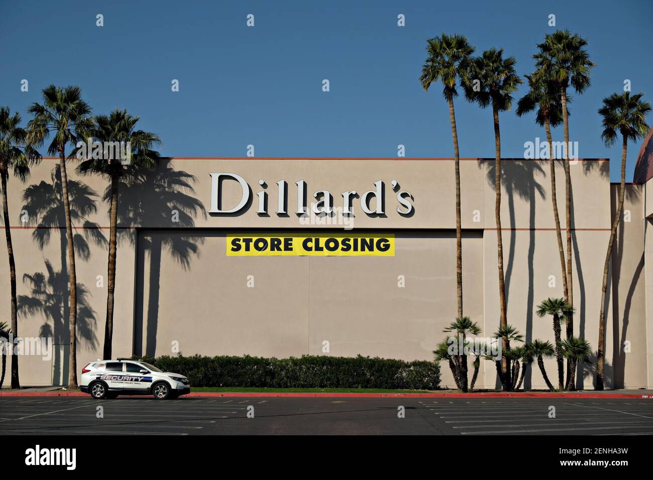 Phoenix, Arizona, USA. Februar 2021, 25th. Das Dillards Kaufhaus in der