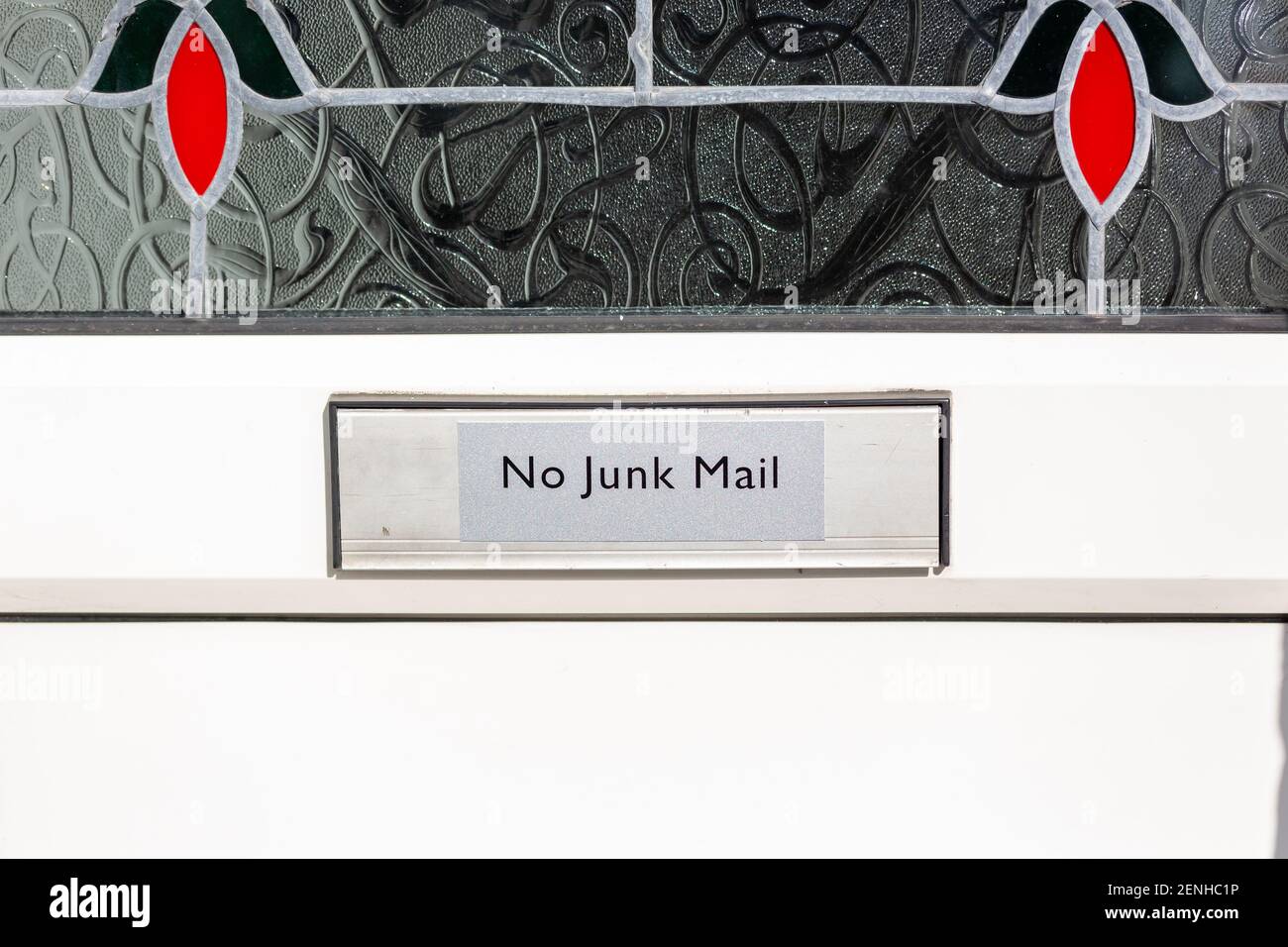 Ein Schild auf dem Briefkasten einer Haustür Das liest keine Junk-Mail Stockfoto