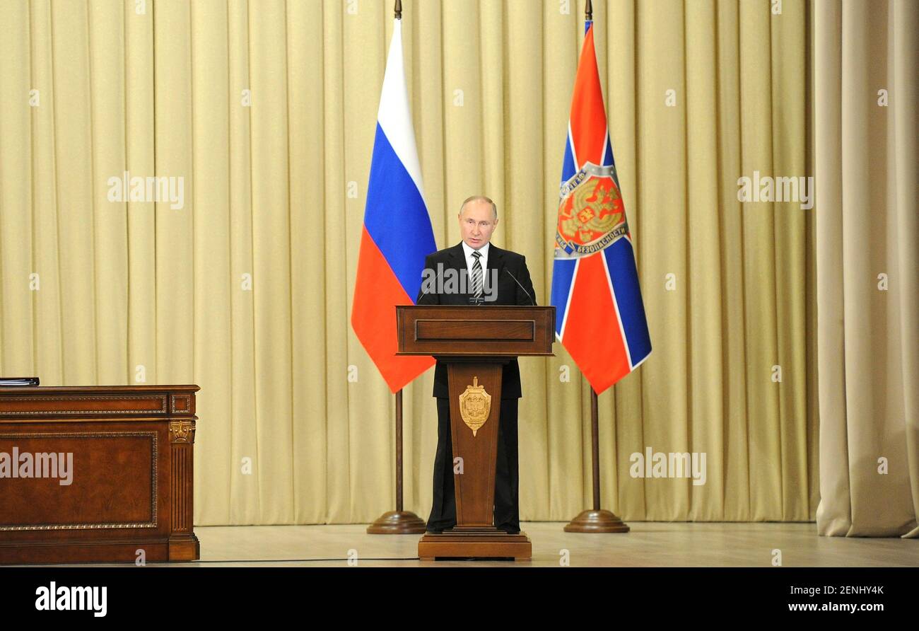 Der russische Präsident Wladimir Putin spricht am 24. Februar 2021 in Moskau, Russland, bei einer Sitzung des Föderalen Sicherheitsdienstes im Kreml. Stockfoto