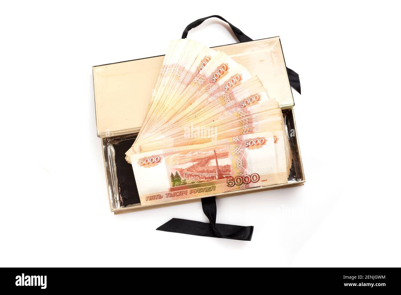 5000 Rubel Scheine in der Box. Geld der Russischen Föderation. Aufbewahrung zu Hause. Stockfoto