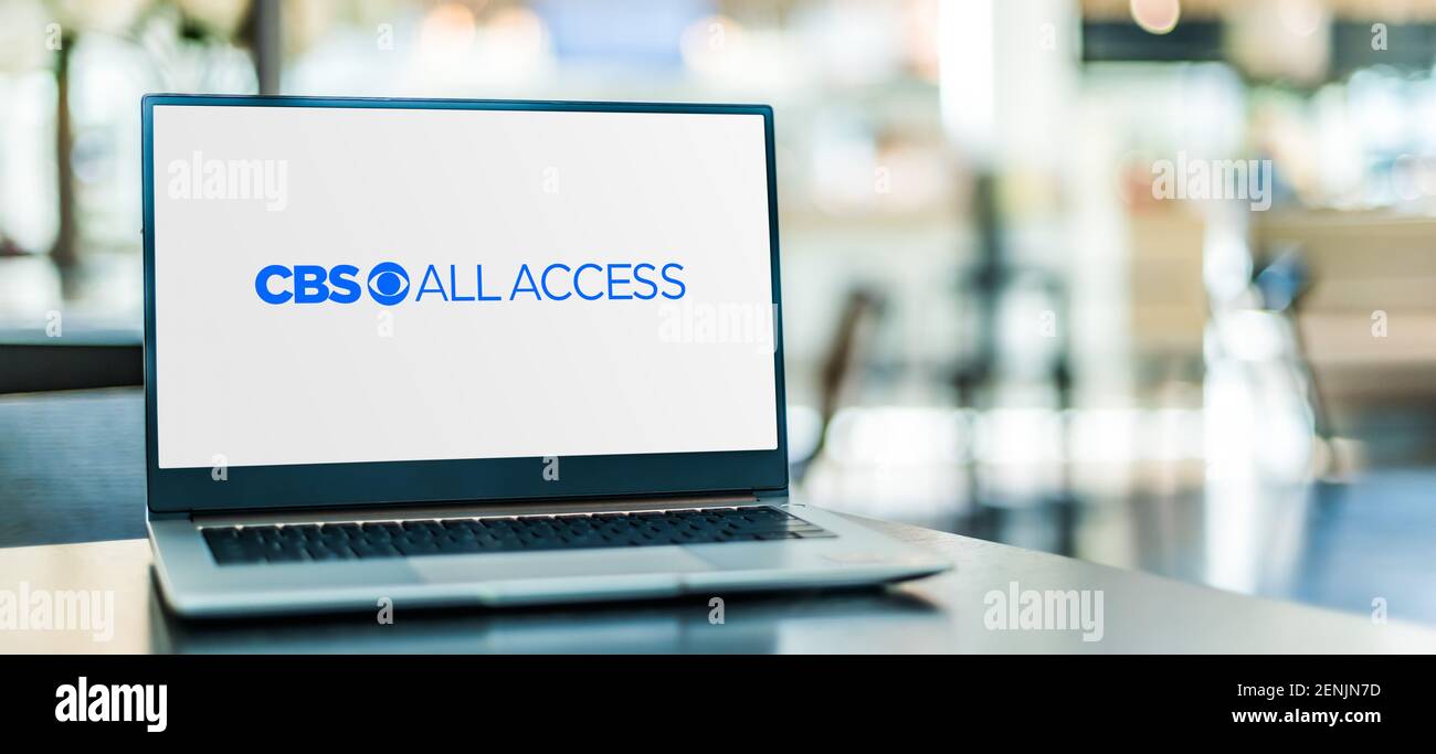 POZNAN, POL - 6. JANUAR 2021: Laptop-Computer mit Logo von CBS All Access, einem amerikanischen Streaming-Video-Service von CBS Interactiv Stockfoto