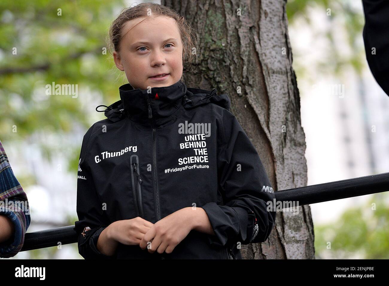 Die schwedische Jugendclimage-Aktivistin Greta Thunberg, 16, nimmt an einer Pressekonferenz Teil, nachdem sie am 28. August 2019 nach einer 15-tägigen Reise mit einem emissionsfreien Segelboot über den Atlantik im Hafen von New York angekommen war. Thunberg wird am 23. September beim UN-Klimagipfel sprechen. (Anthony Behar/Sipa USA) Stockfoto