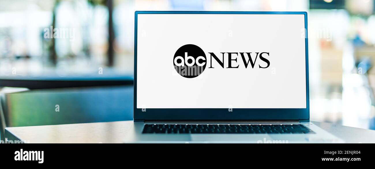 POZNAN, POL - JAN 6, 2021: Laptop-Computer mit Logo von ABC News, der Nachrichtenabteilung der Walt Disney Television's American Broadcasting Company (A Stockfoto