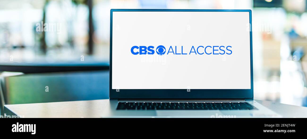 POZNAN, POL - 6. JANUAR 2021: Laptop-Computer mit Logo von CBS All Access, einem amerikanischen Streaming-Video-Service von CBS Interactiv Stockfoto