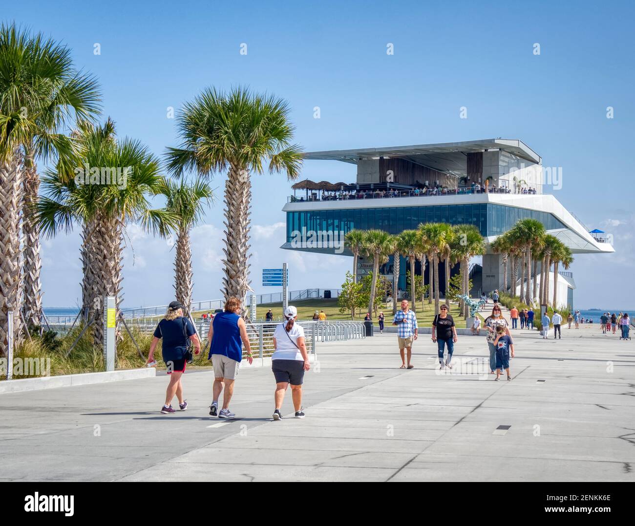 Pier Point und das Pier Point Gebäude auf dem neuen St. Pete Pier eröffnet 2020 in St. Petersburg Florida USA Stockfoto