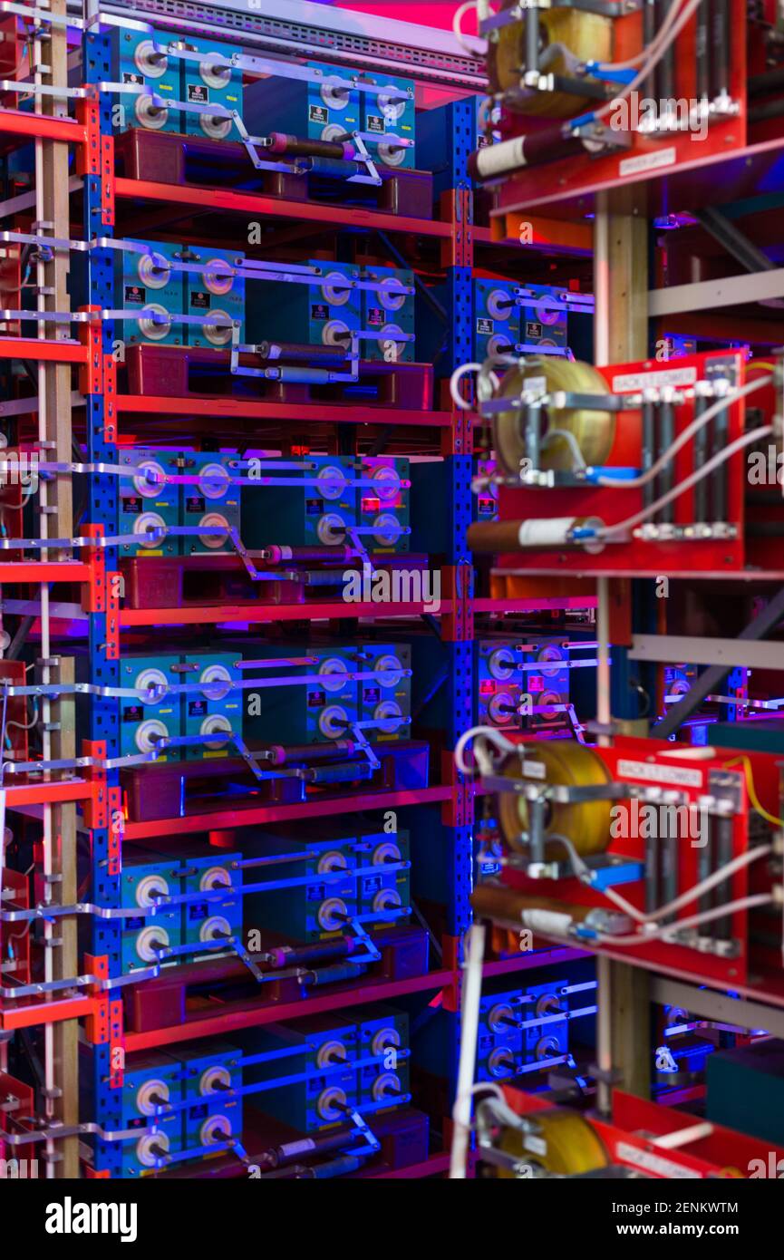 Die Kondensatorbank, die den Vulcan-Laser in der Zentralen Laseranlage des Rutherford Appleton Laboratory, Harwell, Oxfordsh, mit Strom versorgt Stockfoto