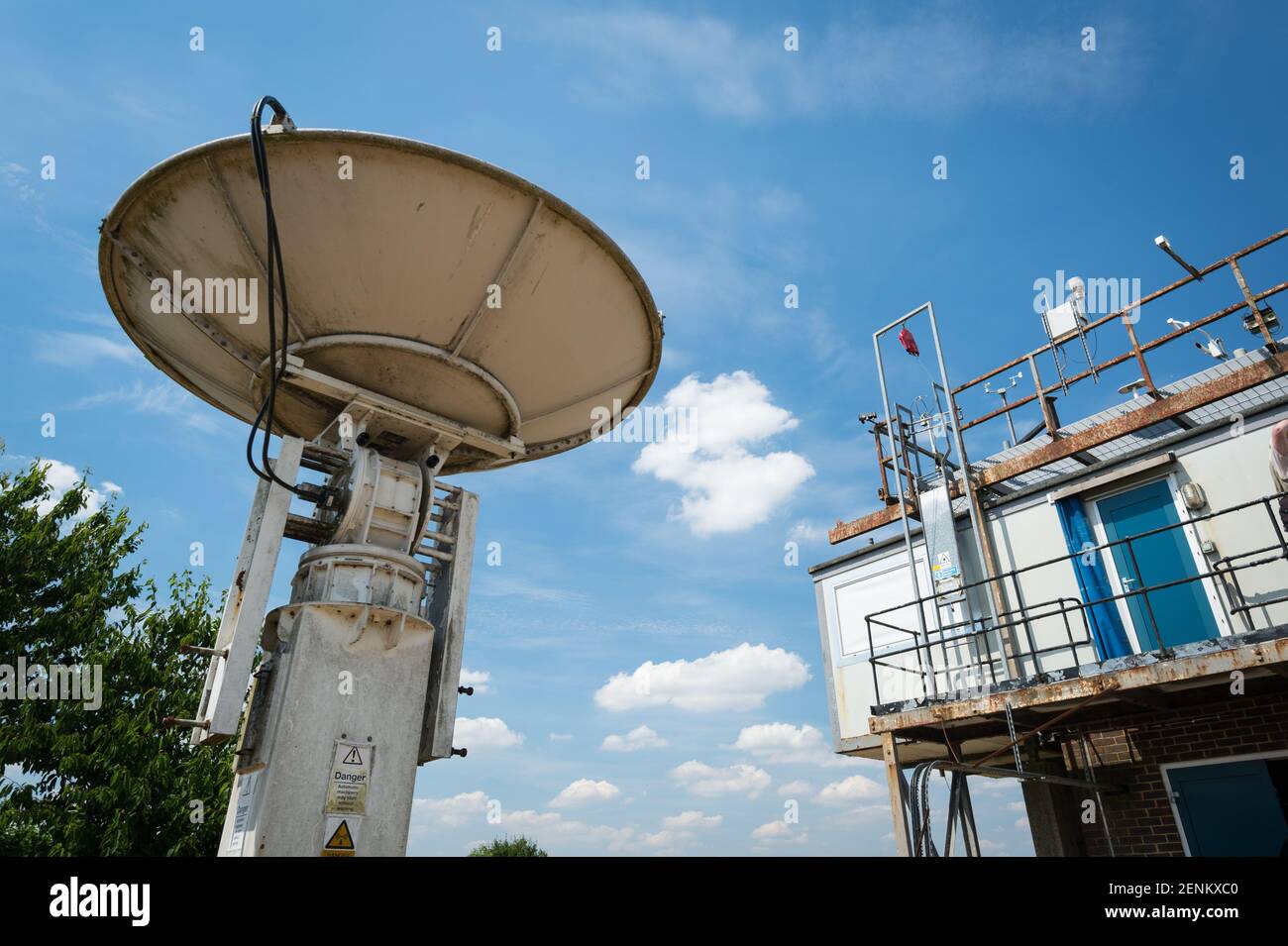 Ausgediente Radarantenne am Chilbolton Observatory des Science and Technology Facilities Council, Hampshire. Stockfoto