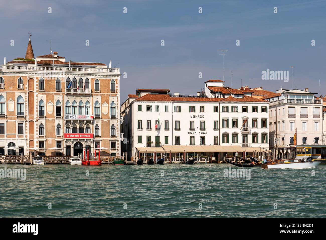 Blick über den Canal Grande in Venedig vom Hotel Monaco und La Biennale di Venezia, San Marco, Venedig, Italien Stockfoto
