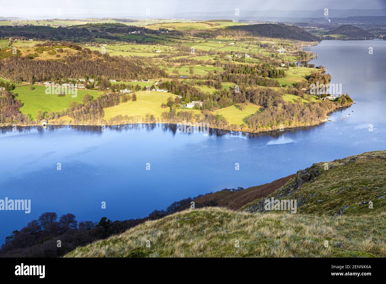 Blick auf das nordöstliche Ende von Ullswater im englischen Lake District von Hallin Fell, Martindale, Cumbria UK Stockfoto