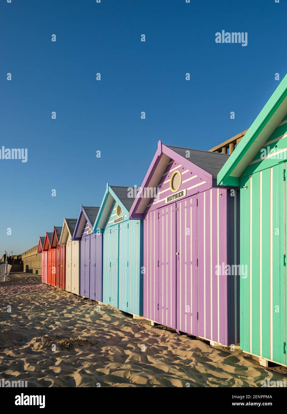 Vintage Strandhütten an der französischen Küste Stockfoto