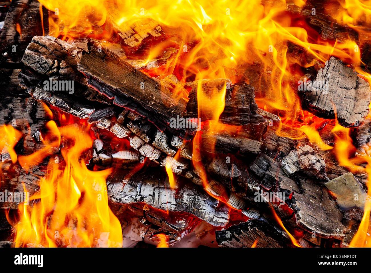 Brennendes Holz Nahaufnahme Frankreich Stockfotografie Alamy