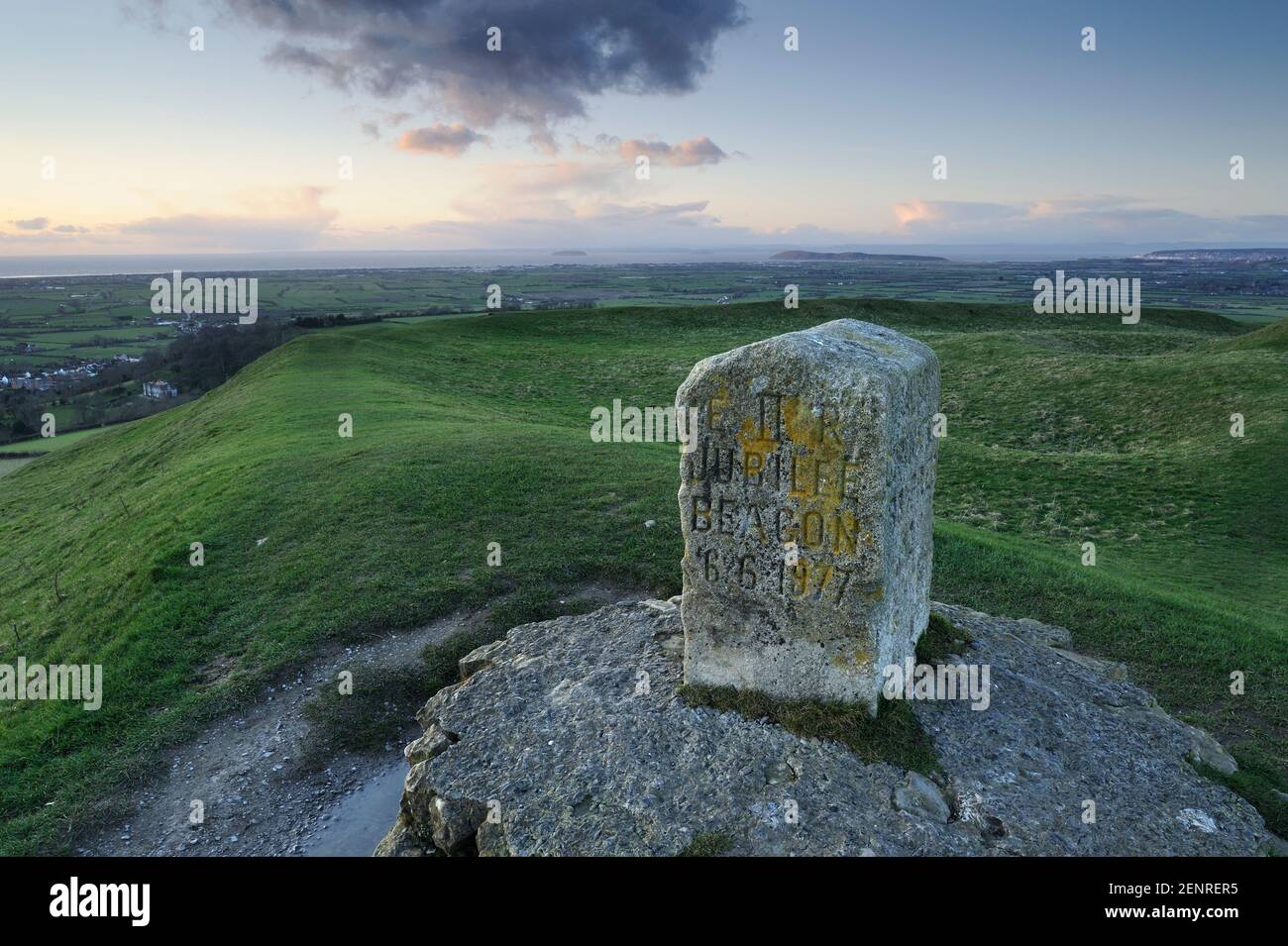 Die 1977 Jubiläums-Leuchtfeuer auf Brent Knoll, Somerset, Großbritannien. Stockfoto