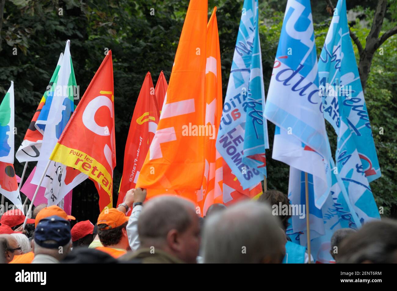 Flaggen bei France Pension Protest, 23. September 2010, Paris, Île-de-France, Frankreich Stockfoto