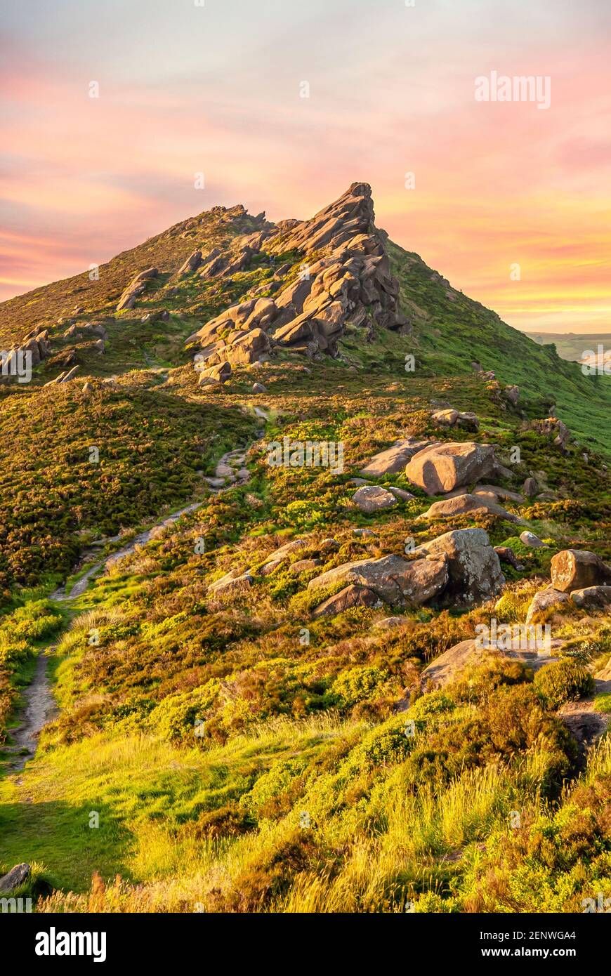 Ramshaw Rocks in der Nähe der Roaches Rock Formation, Peak District, Staffordshire, England bei Sonnenuntergang. Stockfoto