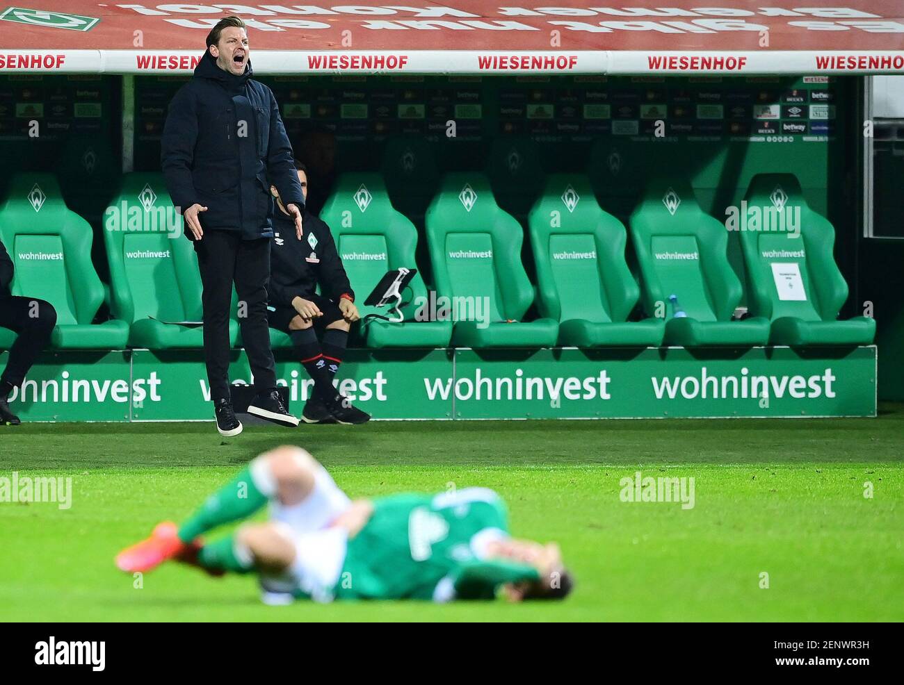 Bremen, Deutschland. 26th Feb, 2021. firo Fußball: Fuvuball: 02.26.2021 1st Bundesliga: SV Werder Bremen - SG Eintracht Frankfurter Trainer Florian Kohfeldt (Bremen) Quelle: dpa/Alamy Live News Stockfoto