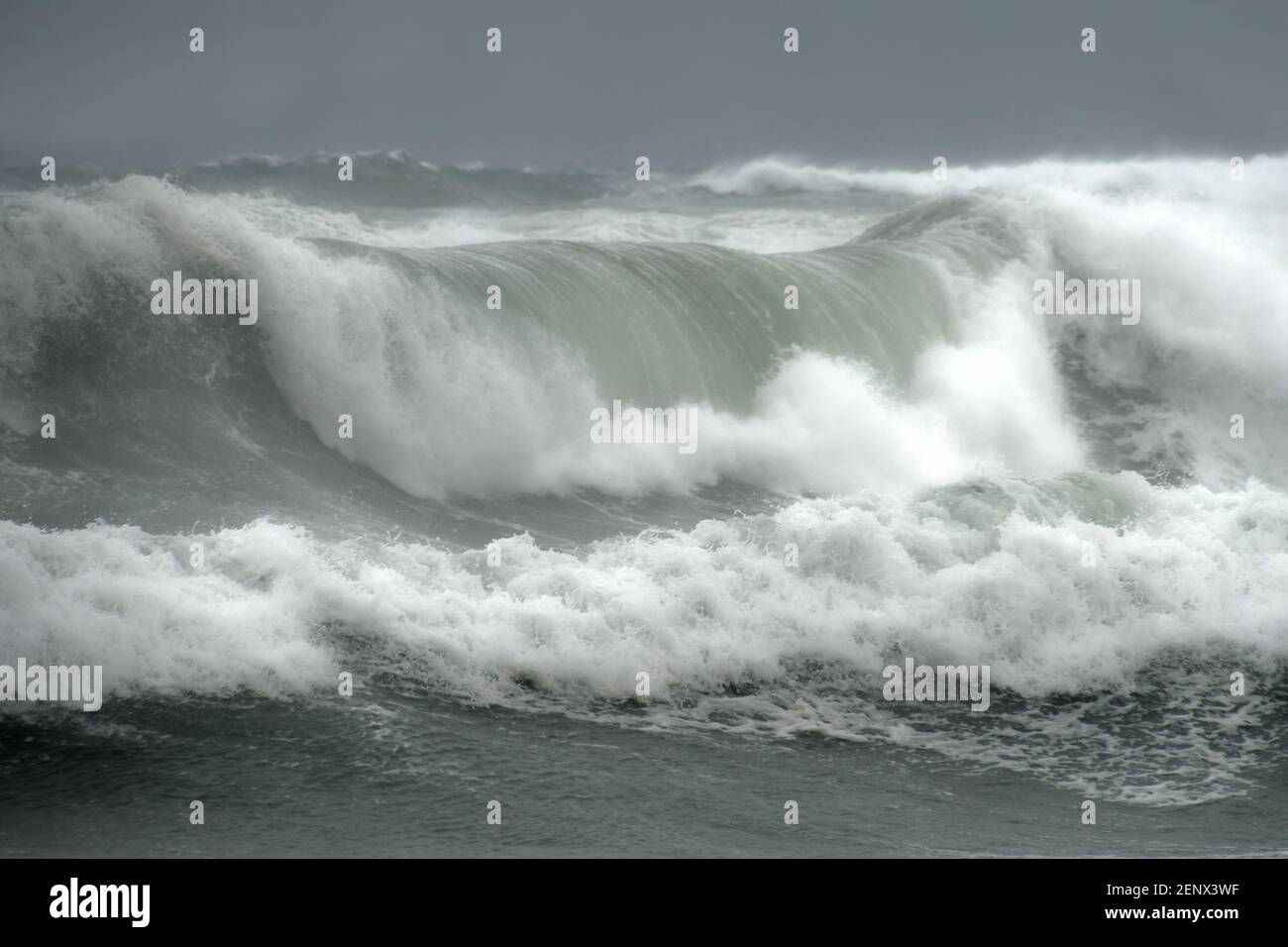 Sturmwellen auf See Stockfoto
