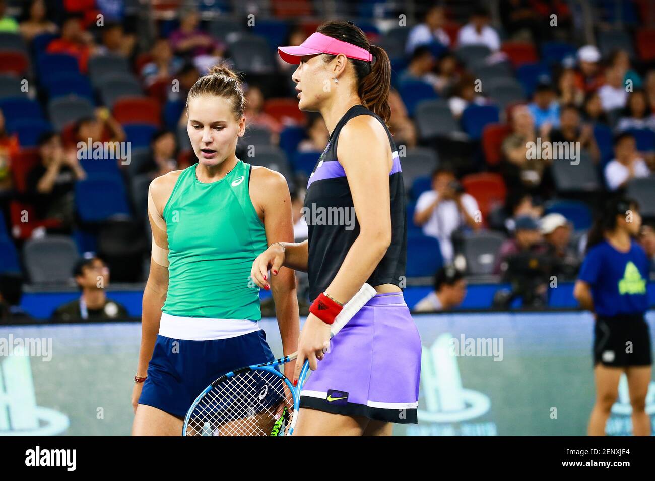Die Chinesischen Profi Tennisspieler Duan Yingying Und Die Russische Profi Tennisspielerin Veronika Kudermetova Treten Beim Finale Der Wuhan Open 2019 In Wuhan Der Zentralchinesischen Provinz Hubei Am 28 September 2019 Gegen Die Belgischen Profi