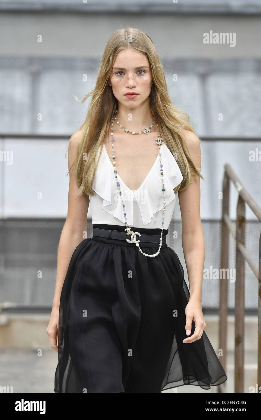 Model Rebecca Leigh Longendyke auf der Piste während der Chanel Spring/Summer 2020 Show im Rahmen der Paris Fashion Week am 1. Oktober 2019 in Paris, Frankreich. (Foto von Jonas Gustavsson/Sipa USA) Stockfoto