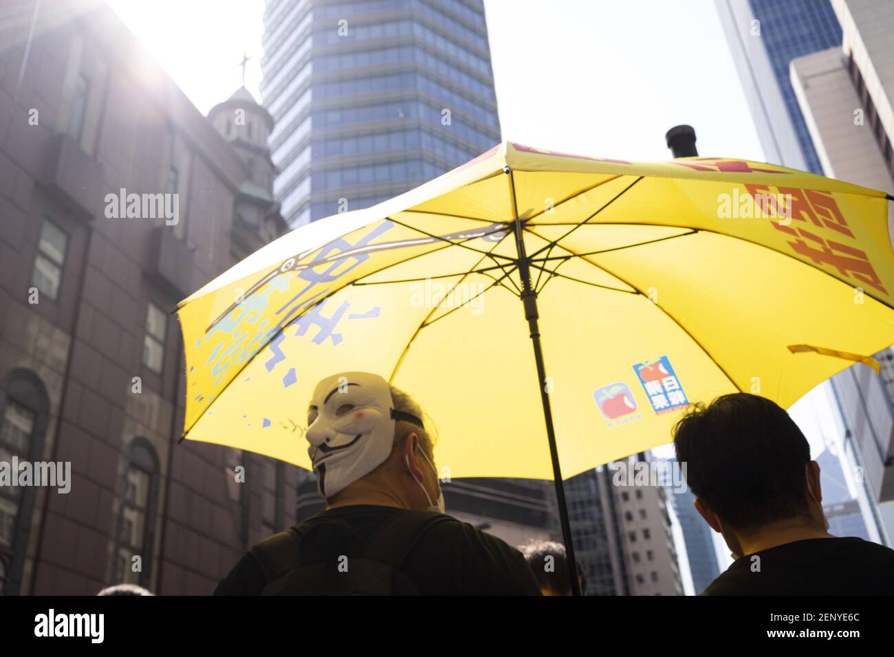 Causeway Bay, Hongkong: Demonstranten erhielten einen Kleidercode für den  Tag: Schwarze Kleidung, Guy Fawkes Maske. Hong Kongers ging in Scharen auf  die Straße, als ihre fortgesetzte Protestbewegung eine neue Bedeutung  gewann, da