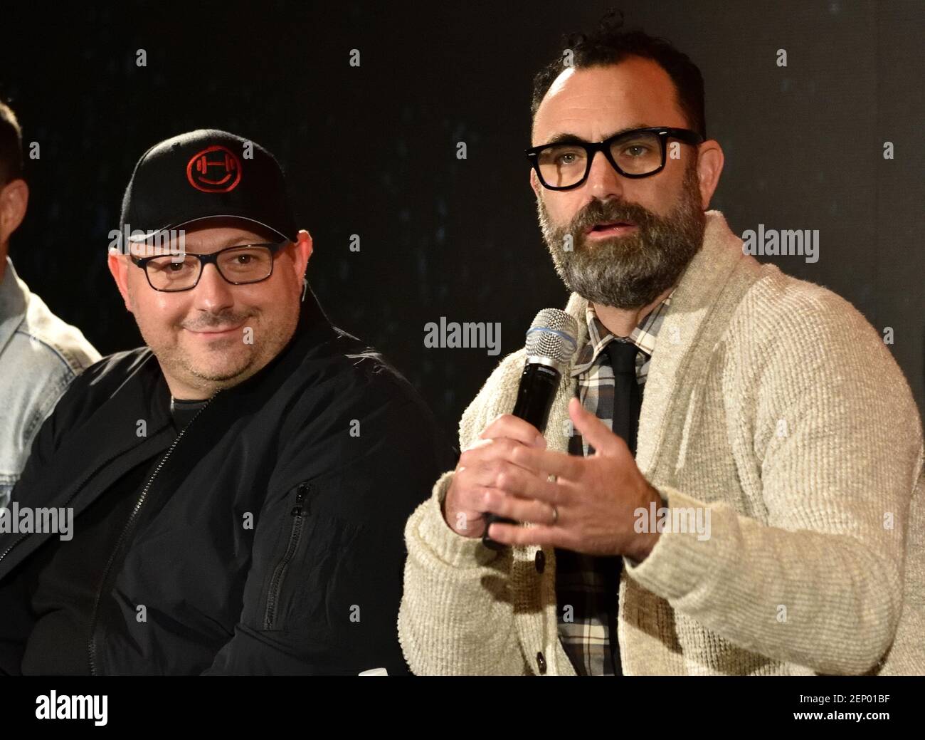 L-R: Die Produzenten Jeff Fierson und Aron Eli Coleite nehmen am 4. Oktober 2019 an der Daybreak-Podiumsdiskussion auf der Comic Con NY in New York, NY, Teil. (Foto von Stephen Smith/SIPA USA) Stockfoto