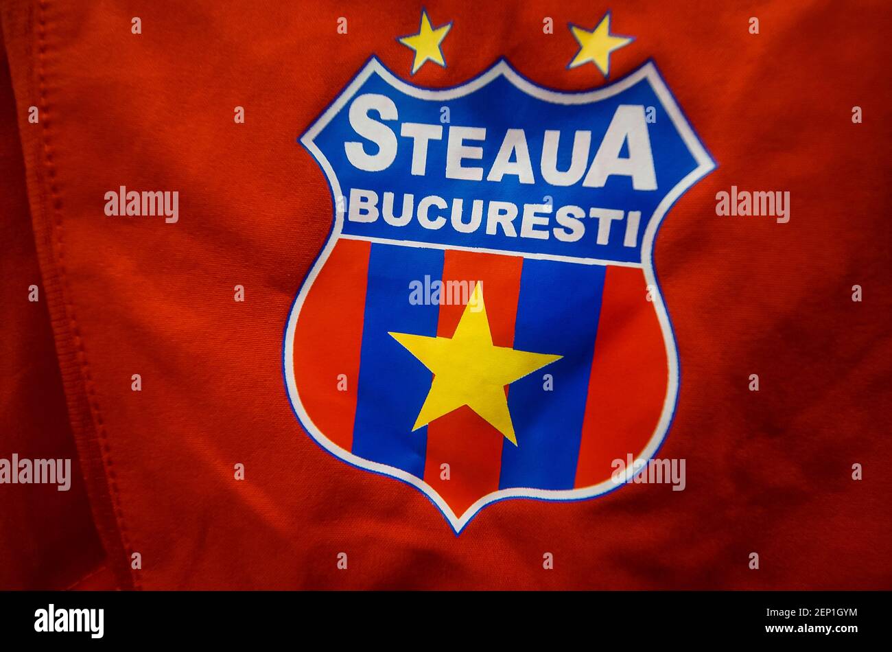 Bukarest, Rumänien - 27. November 2020: Steaua Bucharest Fußball-Team Umkleideraum auf dem neuen Steaua Stadion in einer Presseveranstaltung am Empfangstag von Stockfoto