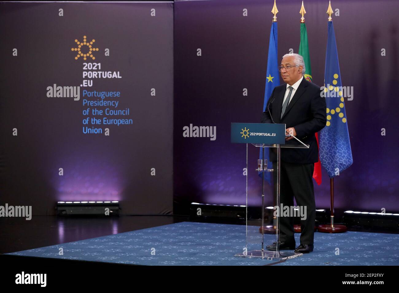 (210227) -- LISSABON, 27. Februar 2021 (Xinhua) -- der portugiesische Premierminister Antonio Costa spricht auf einer Pressekonferenz am Ende eines zweitägigen Videokonferenzgipfels der Mitglieder des Europäischen Rates zur COVID-19-Pandemie im Centro Cultural de Belem in Lissabon, Portugal, 26. Februar 2021. Ausgehend von der Tagung des Europäischen Rates, die über eine Videokonferenz am 25. Und 26. Februar stattfand, sagte der portugiesische Premierminister Antonio Costa, dass alle Teilnehmer sich einig waren, dass "um die Pandemie auszumerzen, es notwendig ist, den Impfprozess gegen das neue Coronavirus zu beschleunigen" in der Europäischen Union (EU). Stockfoto