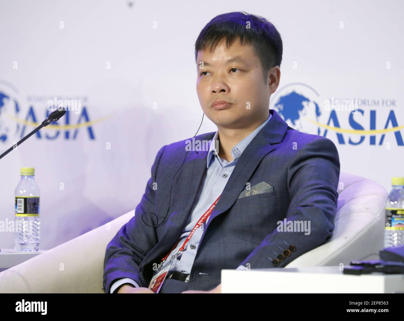 --FILE--He Xiaopeng, Gründer und Vorsitzender des Elektrofahrzeug-Start-ups Xpeng Motors spricht beim Forum "Automobiles by the Year 2050" auf der Boao Forum for Asia Annual Conference 2019 in Shanghai, China, 28. März 2019. Xpeng Motors, das chinesische Elektrofahrzeug-Startup unterstützt von Alibaba und Foxconn, hat 400 Millionen Dollar Kapital gesammelt und Xiaomi als strategischen Investor übernommen, teilte das Unternehmen mit. Stockfoto