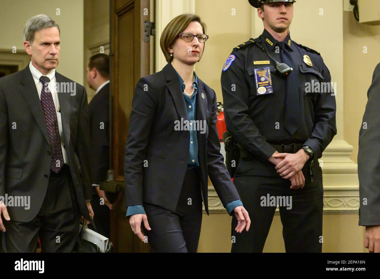 Laura Cooper, Stellvertretende stellvertretende Verteidigungsministerin für russische, ukrainische und eurasische Angelegenheiten, kommt während der öffentlichen Anhörung des Ständigen Auserwählungsausschusses des US-Repräsentantenhauses zu einer Zeugenaussage, als sie die Amtsenthebung von US-Präsident Donald J. Trump auf dem Capitol Hill in Washington, DC am Mittwoch, den 20. November 2019 untersuchen. Kredit: Ron Sachs / CNP/Sipa USA (BESCHRÄNKUNG: KEINE New York oder New Jersey Zeitungen oder Zeitungen innerhalb eines 75 Meilen Radius von New York City) Stockfoto