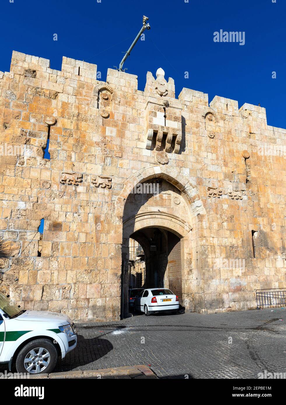 Jerusalem, Israel - 12. Oktober 2017: Löwentor, auch bekannt als Stephanstor oder Schaftor, an der Ostseite der Tempelberg-Mauern in Jerusalem Stockfoto