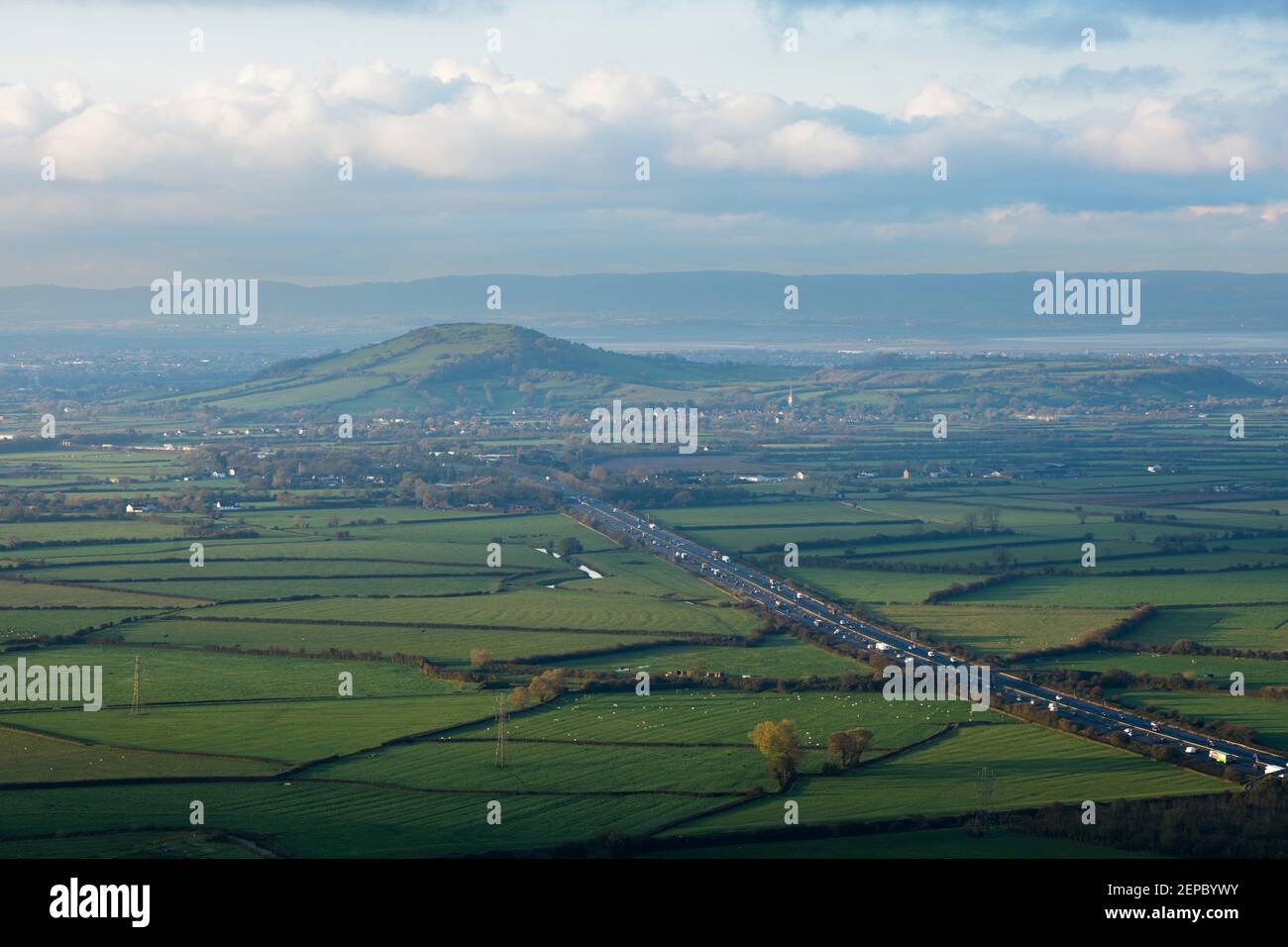 Verkehr auf der Autobahn M5 in der Nähe von Brent Knoll, Somerset. Stockfoto