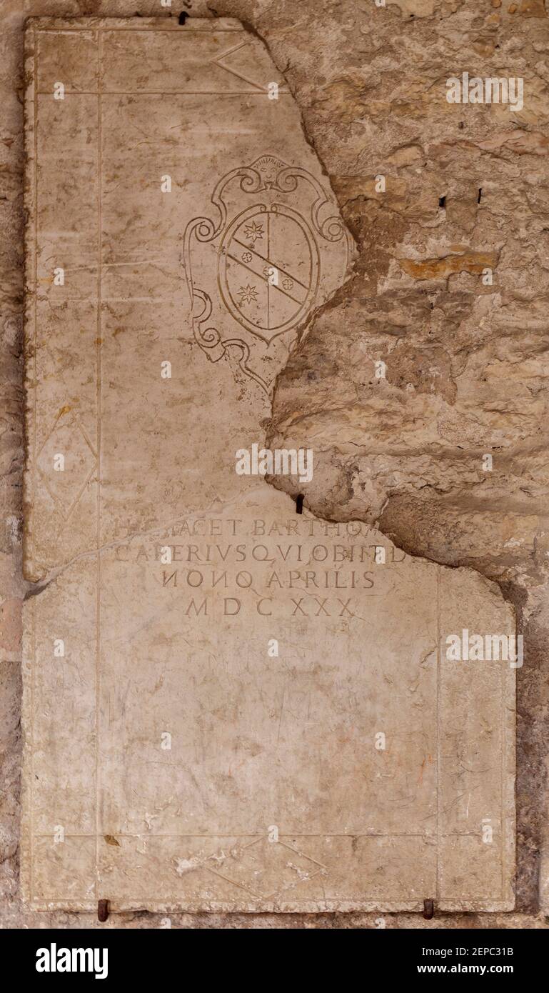Epigraph auf Marmorplatte Stockfoto