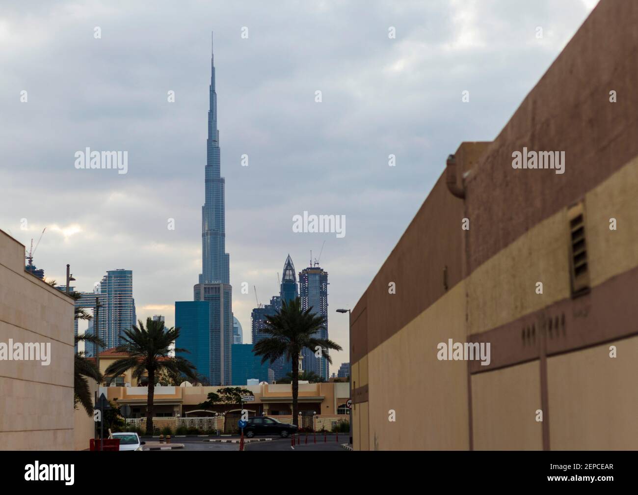 Dubai, VAE - 02.27.2021 Aufnahme eines der höchsten Gebäude der Welt, Burj Khalifa. Stockfoto