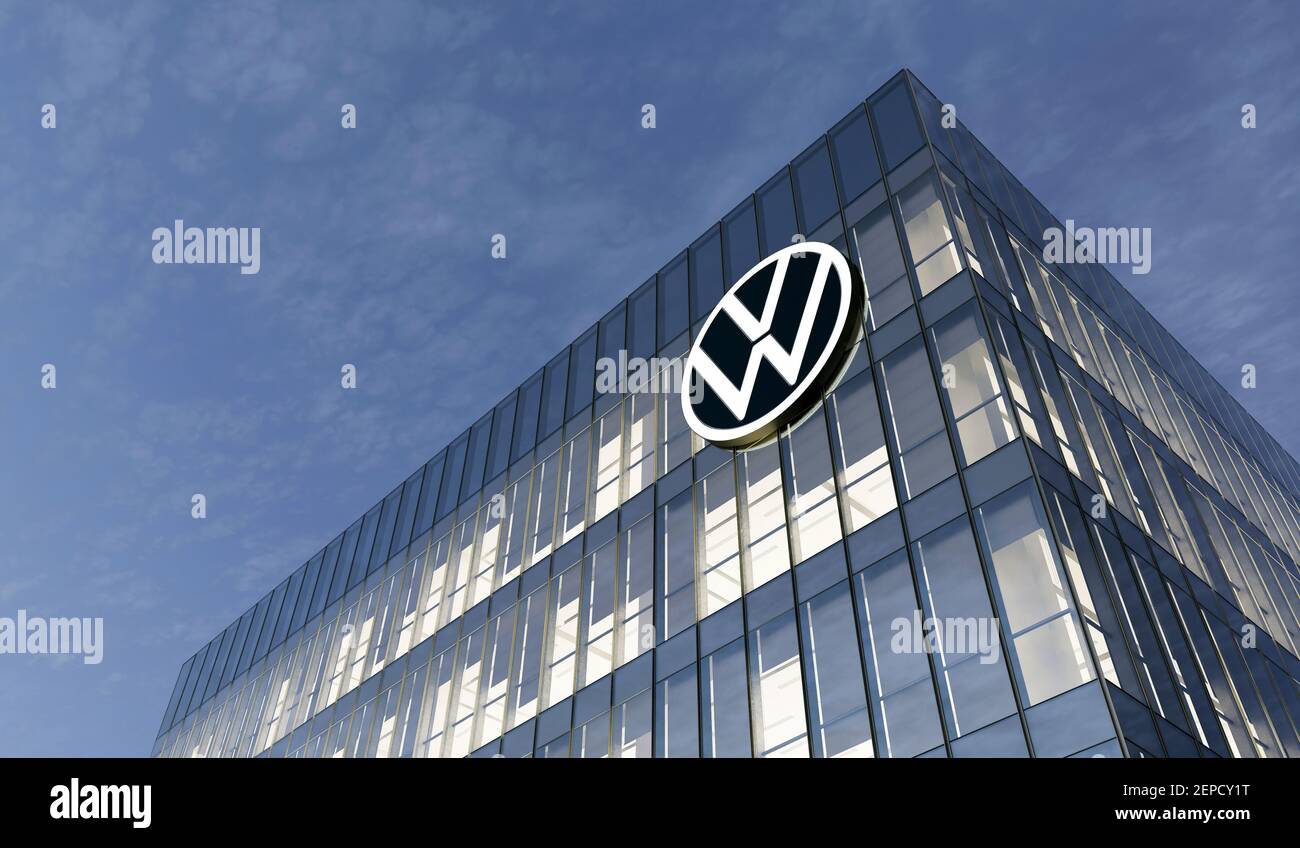 Wolfsburg, Deutschland. Februar 27, 2021. Nur für redaktionelle Verwendung, 3D CGI. Volkswagen Autohersteller Corporation Motors Signage Logo auf der Oberseite des Glasgebäudes. Arbeiten Stockfoto