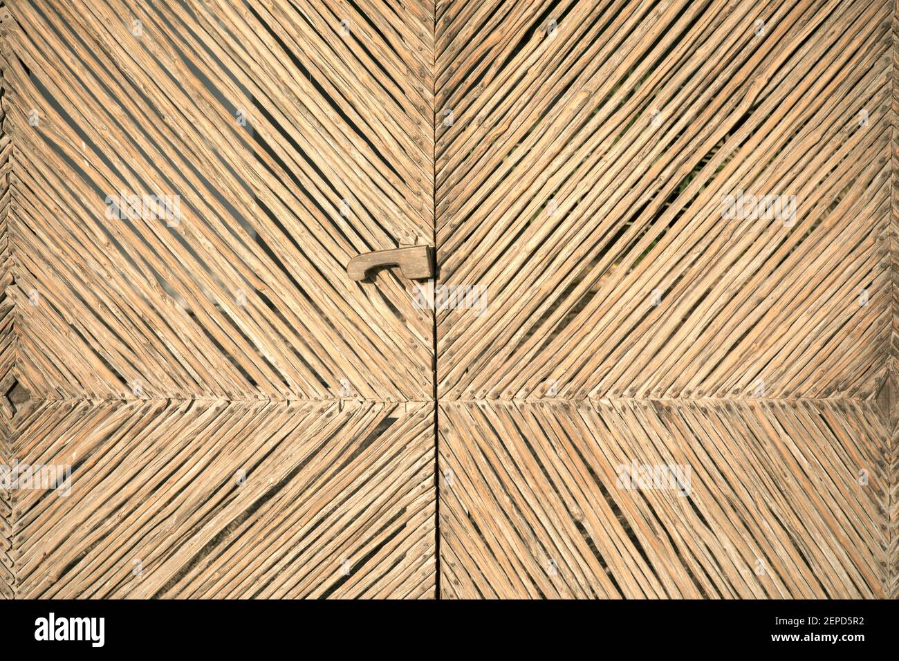 Tropisches Muster, Holzgeflecht. Abstrakter Hintergrund, einzigartige Rattan handgefertigten Matte Detail Stockfotografie