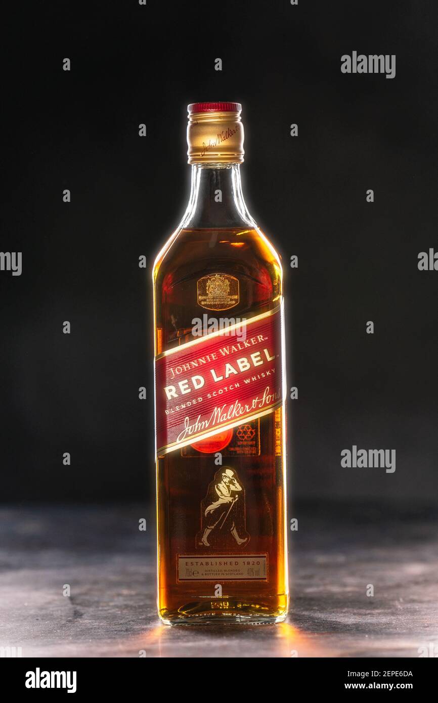 Johnnie Walker ist eine Marke von Scotch Whisky.Red Label ist seit 1945 der meistverkaufte Scotch Whisky der Welt.Bedford, UK, 30. Januar 2021 Stockfoto