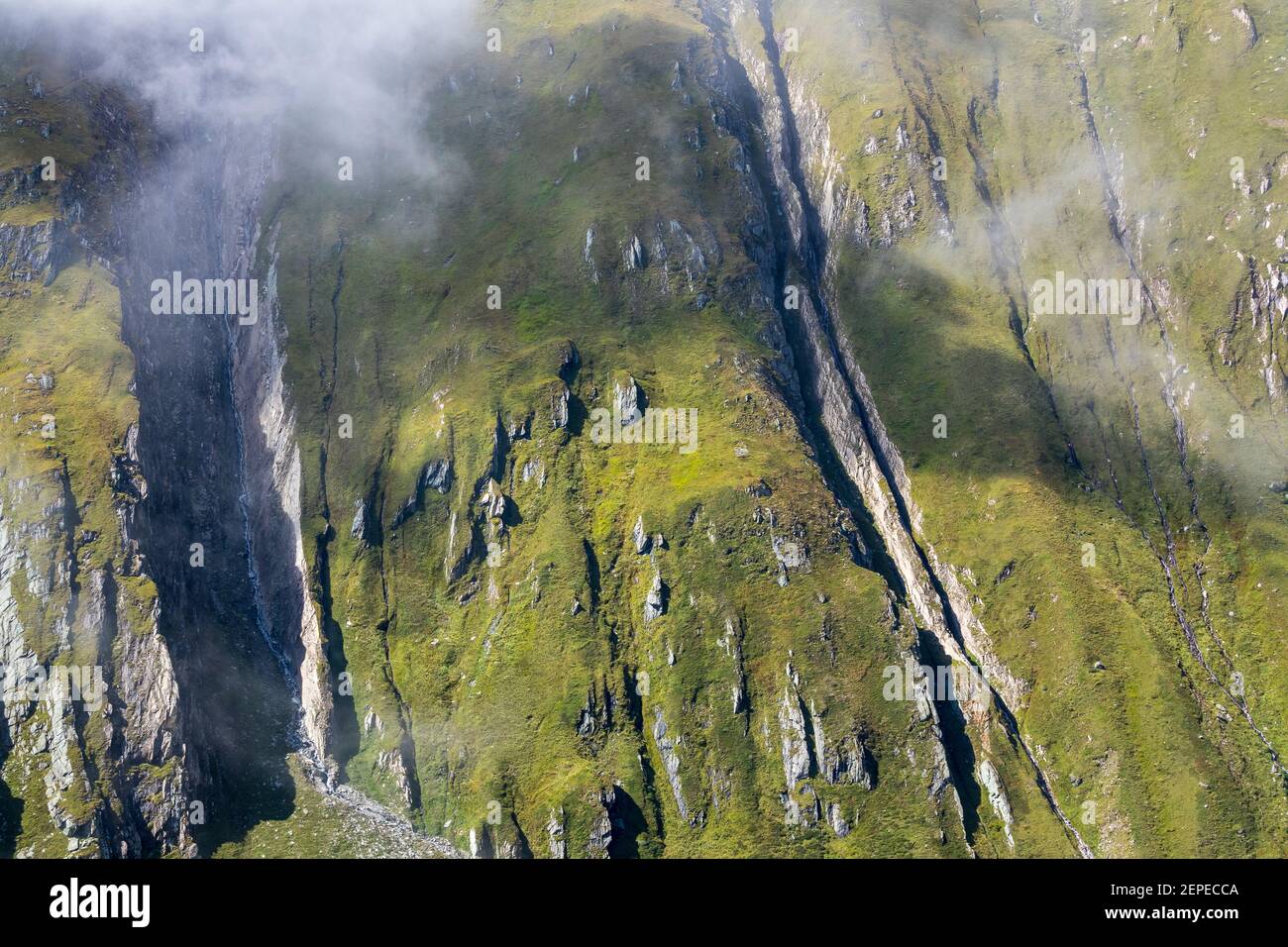 Erosionen auf dem Felsen. Geologie des Berges Sajat. Timmeltal. Österreichische Alpen. Europa. Stockfoto