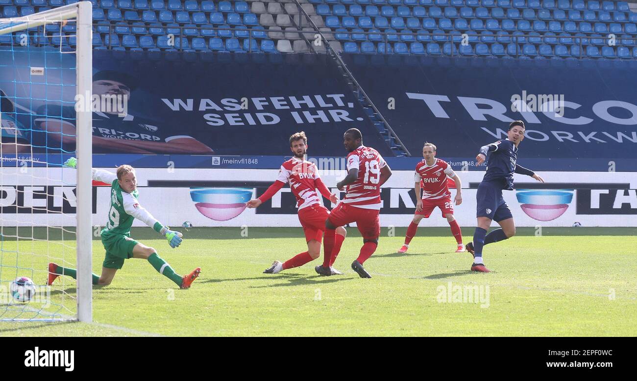 Bochum, Deutschland. 27th Feb, 2021. firo: 02/27/2021 Fußball: Fußball: 2nd Bundesliga-Saison 2020/21 VfL Bochum - Würzburg, Kickers Würzburg, Würzburg Robert Zulj, schießt, die, Goal, to, 1: 0 Quelle: dpa/Alamy Live News Stockfoto