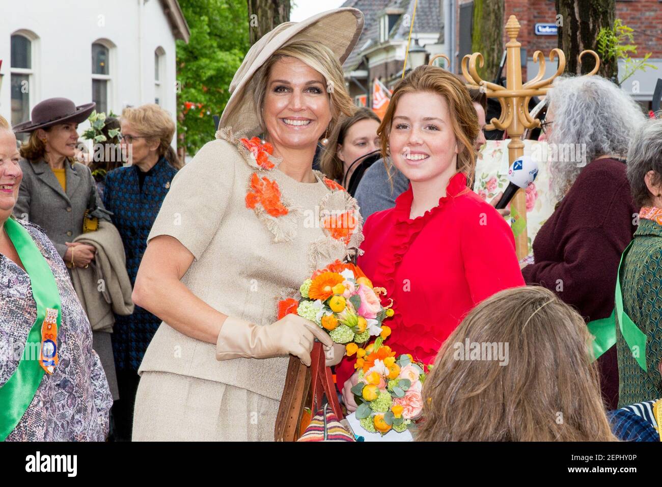 Prinzessin Alexia Von Den Niederlanden, Hier Auf Archivfoto Mit Ihrer Mutter Königin Maxima ...