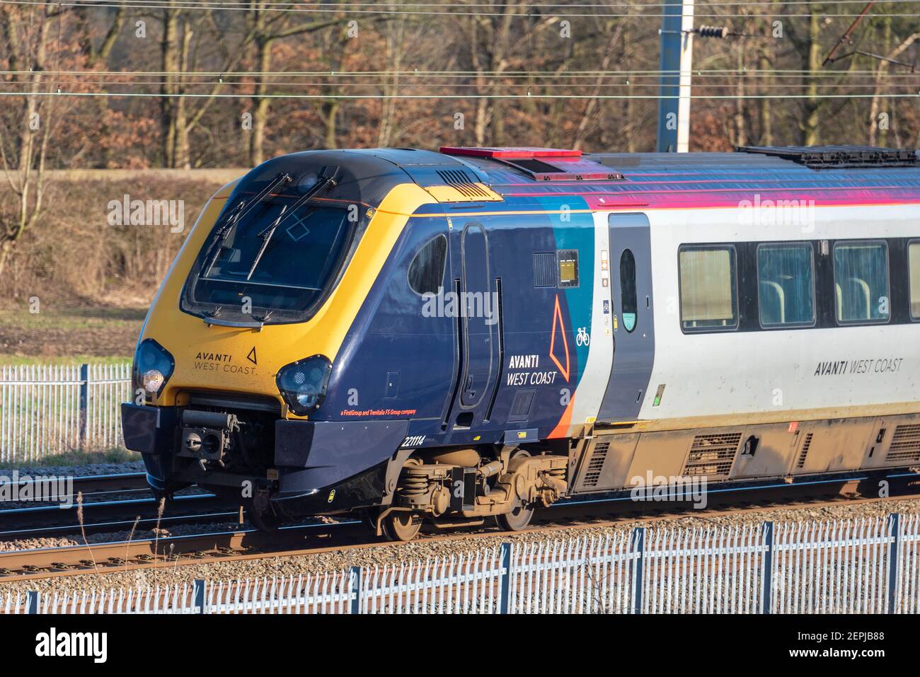 Avanti West Coast Super Voyager in neuem Gewand in Winwick an der West Coast Main Line. Stockfoto