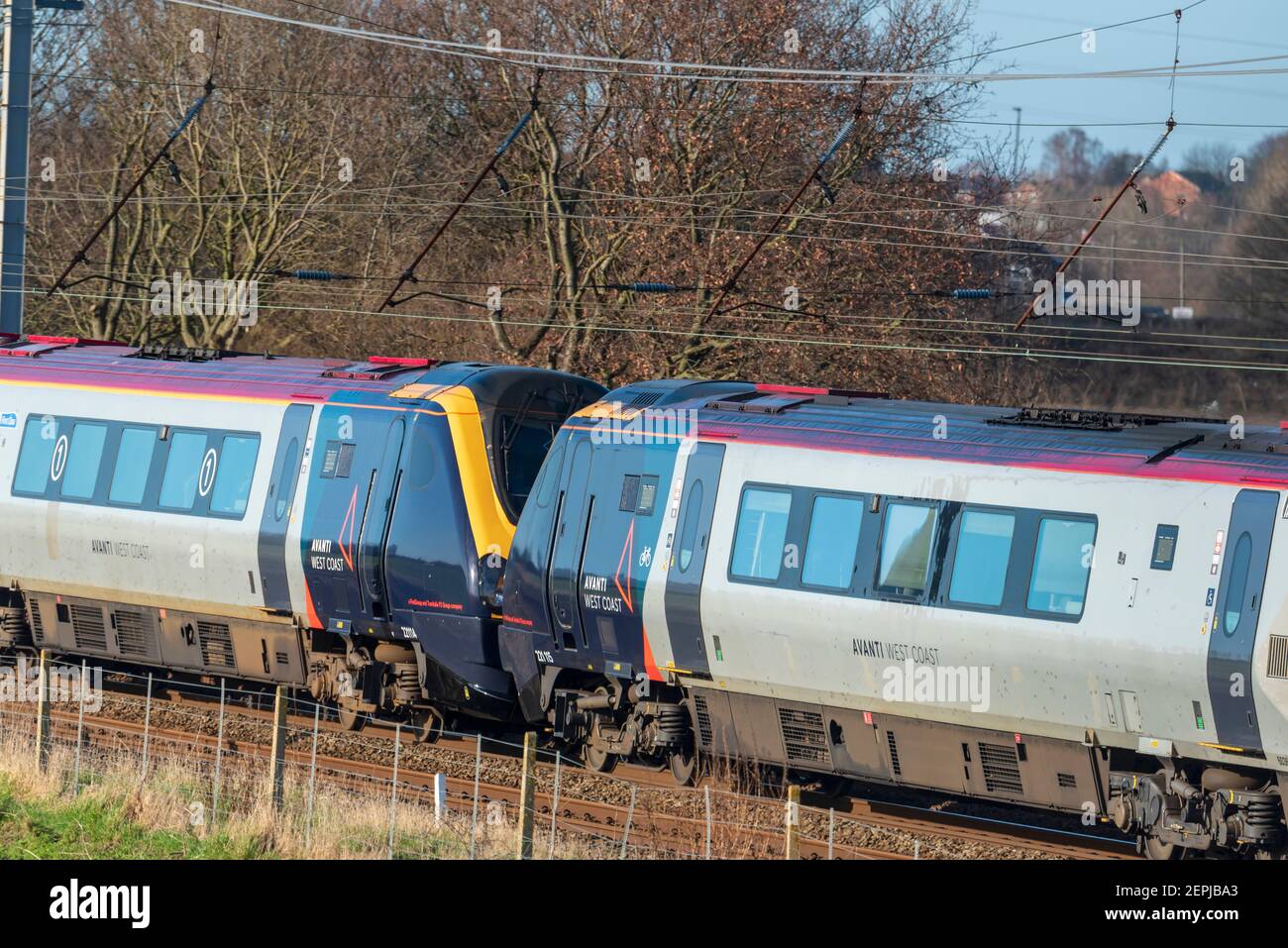 Avanti West Coast Super Voyager in neuem Gewand in Winwick an der West Coast Main Line. Stockfoto