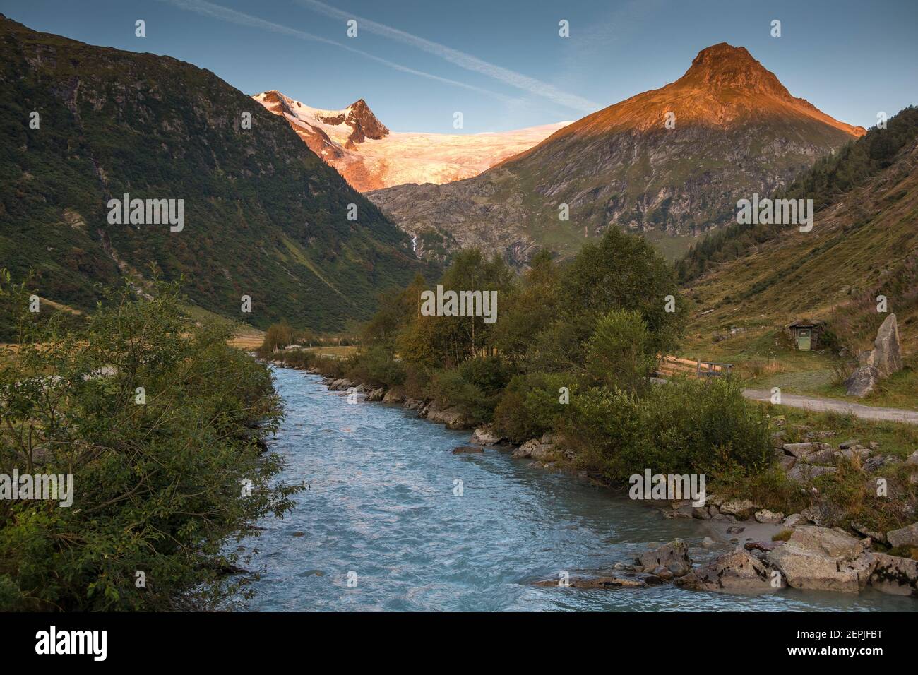 Sonnenlicht im Morgengrauen. Innergschlöss Alpental. Schlatenkess Gletscher. Venediger Berggruppe. Tauerntal, Matrei in Osttirol, Lienz, Österreich, Europa Stockfoto