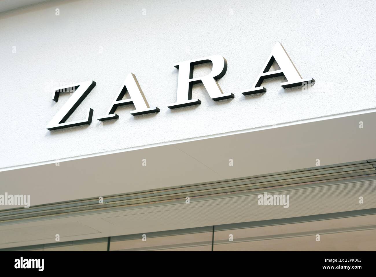 Logo Zara Retail Store Exterior.Zara Bekleidungsgeschäft Shop Stockfoto